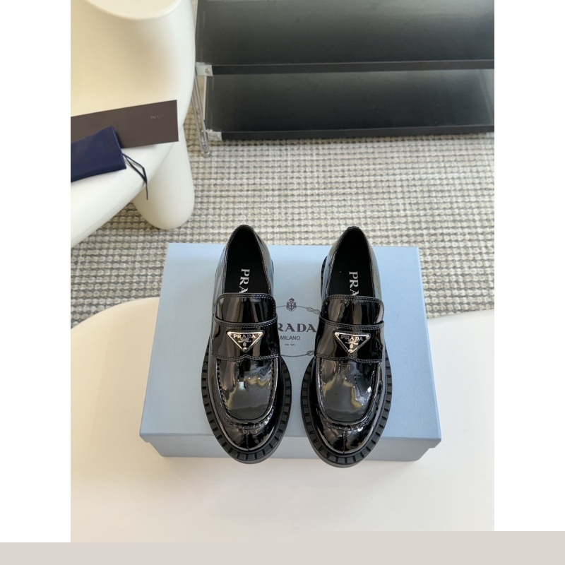 Pra*a leather shoes